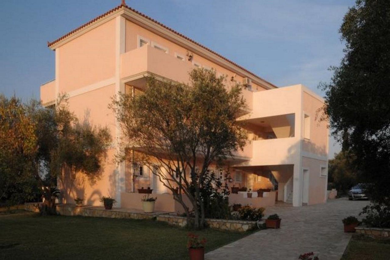 Helena'S Studios Livathos  Екстериор снимка