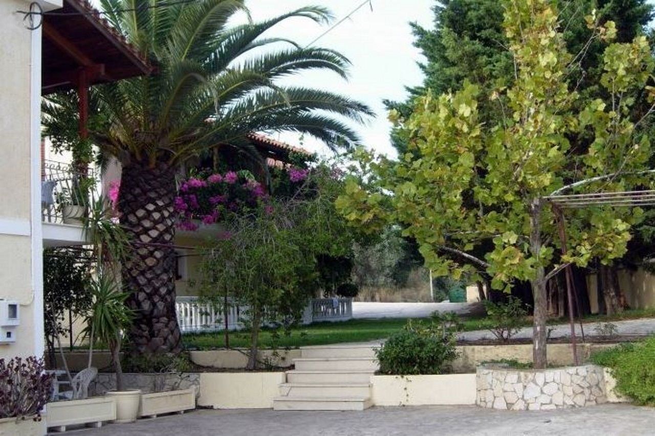 Helena'S Studios Livathos  Екстериор снимка